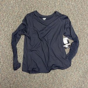Woman’s athletic top. Ruched sleeves.